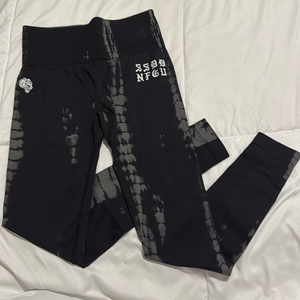 Darc Sport “Everson Scrunch” Leggings in Black/Black Serpent